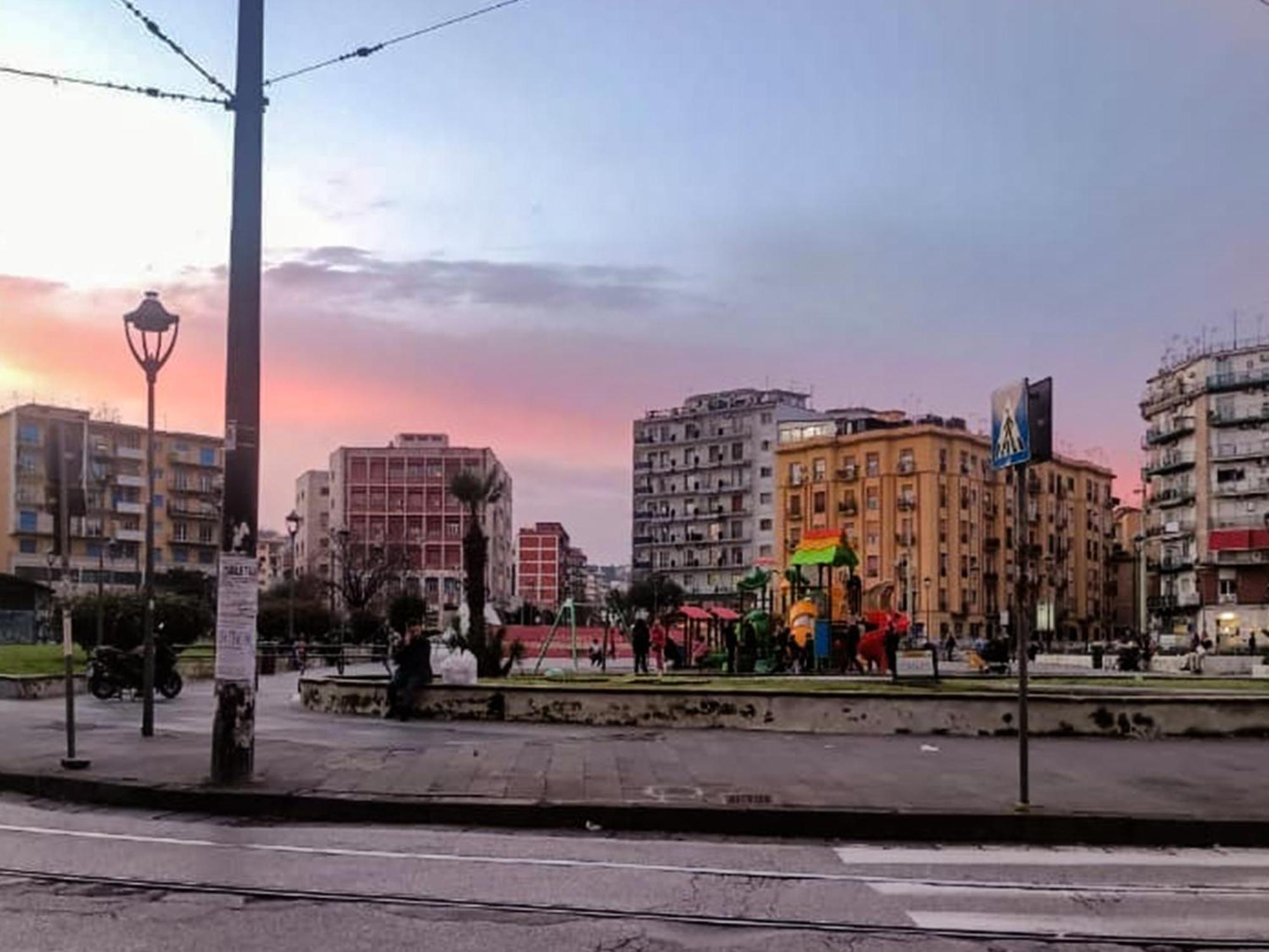Re-Fra Home Nápoly Kültér fotó